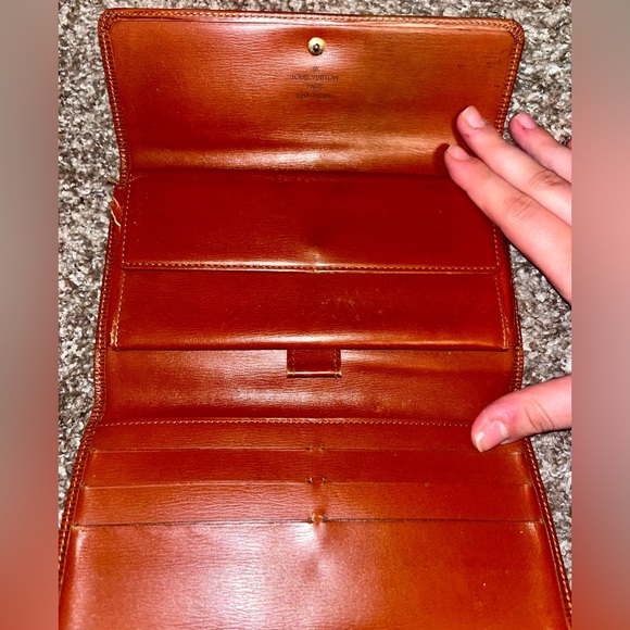 VINTAGE LOUIS VUITTON EPI LONG WALLET - Picture 7 of 13